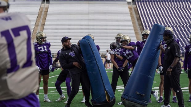 Taeshaun Lyons (15) is in the transfer portal for the UW.